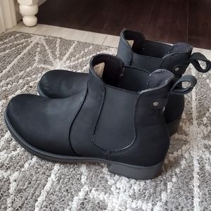 Black leather ankle boots size 8.5